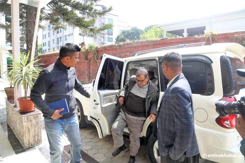 माओवादी उपाध्यक्ष कृष्णबहादुर महरा पक्राउ, सीआईबीको कार्यालयमा लगियाे