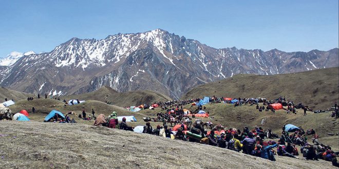 यार्सा संकलनमा गएका चार जनाको लेक लागेर मृत्यु