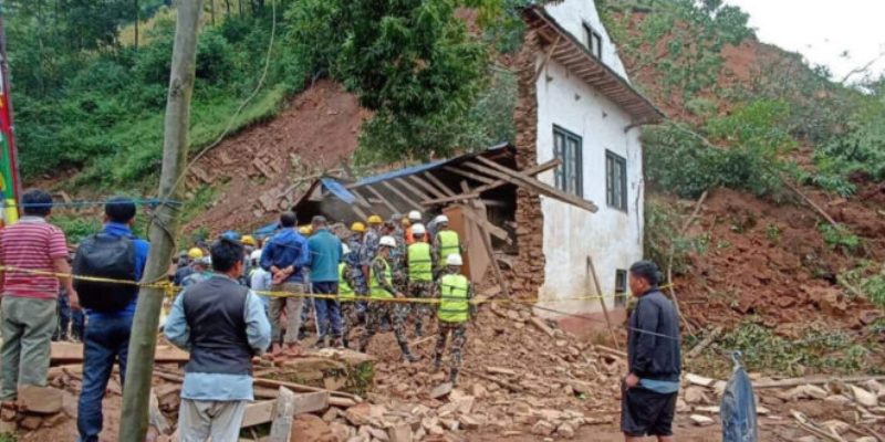 बाग्लुङको तिताैरेमा पहिरोले घर पुर्दा खिलकुमारीले गुमाइन् ज्यान